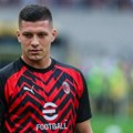 Jović dobio loše vesti: Milan povukao važan potez koji direktno utiče na Srbina!