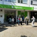 Redovi duži od aplikacije: Zašto i dalje čekamo ispred šaltera?