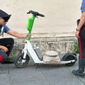 Turista na skuteru prevozio "suvenir" od 30 kilograma: Policajci ostali u šoku kad su shvatili o čemu je reč