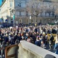 Studenti Ekonomskog fakulteta u Subotici fizički blokirali zgradu zbog odluke o onlajn nastavi
