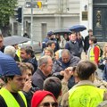 Građani i studenti krenuli ka Visokom savetu tužilaštva kako bi pružili podršku tužiteljki Bojani Savović