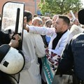 Protest zdravstvenih radnika u Grčkoj: Policija upotrebila biber sprej, došlo do sukoba sa lekarima