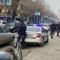 Sad mu preti robija Na Ulici napao, muškarca koji je vodio dete