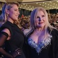 Porodica u prvom redu: Knezu najveća podrška supruga Tatjana i ćerke Ksenija i Andrea (foto)