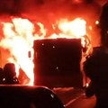 Buknuo požar u garaži u Mladenovcu: Uništen autobus, vatrogasci hitno izašli na teren