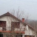 Снежана продаје кућу од 100 квадрата и 36 ари плаца за 25.000 евра! Има и помоћне објекте: Налази се на 8 километара од града…