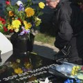 DS: Pronaći počinioce koji su oštetili nadgrobni spomenik Zorana Đinđića