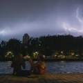 Снажно невреме погодило Француску, погинуле две особе