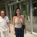 Ceca u korsetu na meču Veljka Ražnatovića: Bogdana sedela u prvom redu, pevačica povela oca Slobodana (foto)