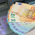 Mladi Srbin uplaćuje 2.000 evra mesečno na račun, a radi na crno: Da li je ovo poreski prekršaj?