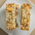 Рецепт дана: Колач са јабукама и листићима бадема