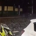 (Video) Grad veći od veličine pesnice bombardovao tlo užasnom brzinom! Uništavao krovove i automobile, ljudi bežali u panici…