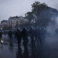 Sukobi policije i demonstranata u Parizu, oko 410.000 ljudi u protestima širom Francuske