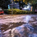 Jeziva oluja pravila haos u Valjevu: Voda na ulicama, orkanski vetar odneo krov zgrade, on pao na 3 automobila i smrskao ih
