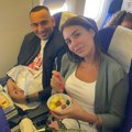 Anastasija Ražnatović letela u Atinu privatnim avionom FK "Sevilje": Prati Nemanju Gudelja u stopu, slikala se bez šminke, a…