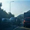 Kilometarske kolone duž jadranske magistrale: Međugranični prostor između Crne Gore i Hrvatske zakrčen automobilima
