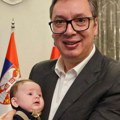 "Ovo je moje kumče" Vučić objavio fotografiju sa malim Lazarom sa Kosova i Metohije (foto)