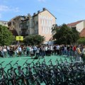 Bicikli na poklon najboljima: Za odlično učenje i primerno vladanje nagrađeno 55 učenika u Novom Sadu