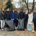 Ovako se voli svoj grad: Učenici očistili gradsko jezero i Park poljubaca