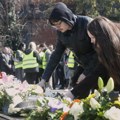 Tragedija u Kočanima: Dostojanstveno, uz suze, jecaje i molitvu sahranjena 31 žrtva požara