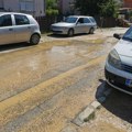Ulica Dragog Barjaktarevića u Kragujevcu: Rupa do rupe, danas pukla i vodovodna cev