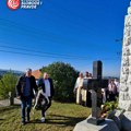 SSP položila vence na spomenik streljanima u kragujevačkom naselju Ilićevu