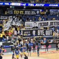 Haos na košarkaškom meču: Navijači prekinuli utakmicu i krenuli na tribinu kod vlasnika, hoće da ga oteraju!