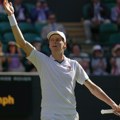 Siner u osmini finala Vimbldona: Medvedev i Hodar eliminisani