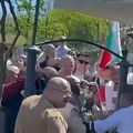 (Video) Mladoženja i kum došli po mladu, pa počeli da razvaljuju! Čupali kapiju, Makedonci počeli masovno da se oglašavaju -…