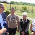 Vučić započeo posetu Raškom okrugu, obilazi porodicu Bugarić u selu Polazi kod Novog Pazara