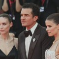 Orlando Blum o snimanju intimne scene sa glumicama koje su rođene sestre: Reditelj mu rekao - "Ne mogu ti dati instrukcije za…