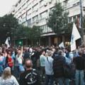 Protest ispred Ministarstva prosvete u znak podrške zaposlenima na niškom Filozofskom fakultetu