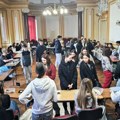 Zdrava hrana za zdravlje mozga: Gimnazijalci na bazaru pokazali kulinarsku kreativnost