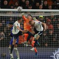 Šta ovo bi?! Autogol koji nikad niste videli - Čelsi na kolenima pred Totenhemom!