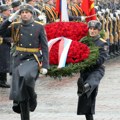 Rusija obeležila Dan branioca otadžbine Putin položio venac na Grob neznanog junaka (foto)