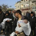 Pokolj u Gazi: Ubijeno 14 Palestinaca dok su čekali u redu za pomoć, više od 100 ranjeno