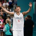 "Telo vreteno": Jokić razgolićen proslavljao medalju FOTO