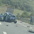 Teška nesreća na auto-putu Miloš Veliki: Automobil potpuno uništen, stvaraju se veliki zastoji