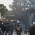 Demonstranti kamionom srušili kapiju parlamenta, čuju se pucnji, ima povređenih: Šta se dešava u Abhaziji…