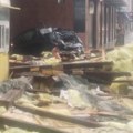Srušio se krov sa zgrade: U Mladenovcu kao da je bomba pala: Jako nevreme napravilo neviđeni haos (foto)