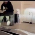 Dečko ima baš tvrdu glavu Ovaj "šampion" je nasmejao sve na mrežama (video)