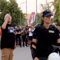 VIDEO Protest u Vrbasu: Policijski kordon između građana i članova SNS