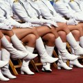 Psiholozi otkrivaju: Šta znači kada sagovornik drži prekrštene noge