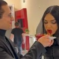 (Video) Iza kulisa Evrovizije Luka iz "Lavine" i crnogorska pevačica uhvaćeni zajedno: On nosi tanjir sa jagodama, slatko…