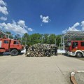 Kragujevački i vatrogasci Vojske Srbije uvežbavali gašenje požara na cisterni za gorivo (FOTO)