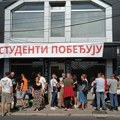 Čekam, čekam, čekaću…, za studente potpisaću: Nezapamćeni redovi za podršku studentskoj listi u Kragujevcu (FOTO)