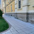 Umesto rekonstrukcije prokupačka vlast ogradila Gradsku kuću i “rešila problem” urušavanja fasade