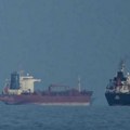 Gori naftni tanker u Ormuzu; Pezeškijan: Bombama ne možete naterati narod na predaju