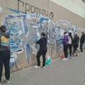 Novosađani čiste ulice i fasade od nalepnica, parola i grafita