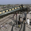 Raste broj stradalih u železničkoj nesreći u Pakistanu: Najmanje 30 poginulih, 60 osoba povređeno